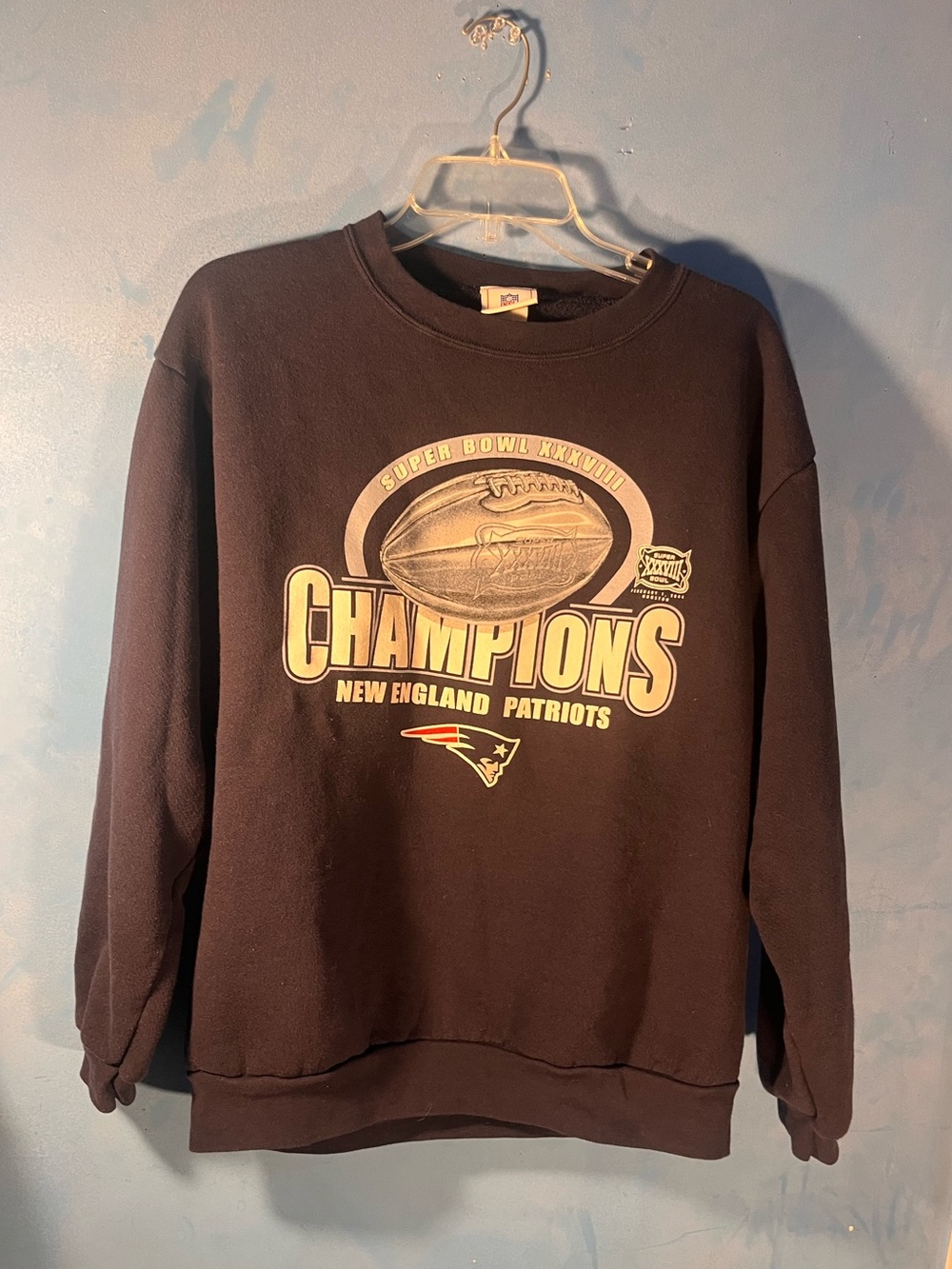 VINTAGE 2004 PATRIOTS SWEATSHIRT
